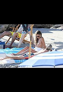 Heidi Klum sunbathing topless in Capri Heidi Klum sunbathing topless in Capri