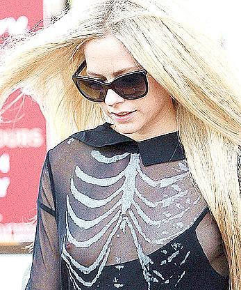 Singer Avril Lavigne titslip while pumpkin shopping in Beverly Hills