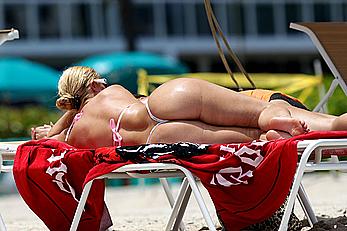 Nicole Austin sunbathing in bikini exposed her great butt