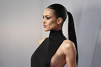 Amelia Gray sideboob at Vanity Fair Oscar party in LA