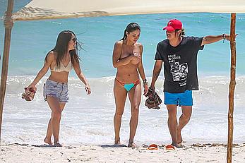 Arianny Celeste topless on a beach in Mexico - March 23, 2017  (1)