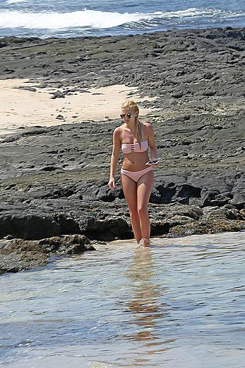 Ava Sambora in pink bikini in Hawaii