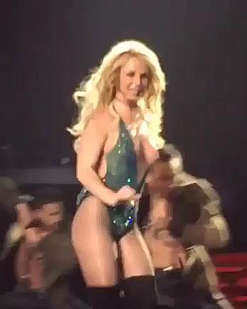 Britney Spears wardrobe malfunction at concert in Las Vegas