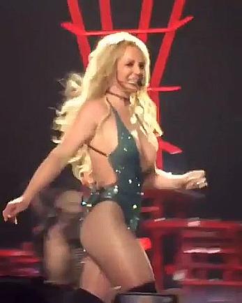 Britney Spears wardrobe malfunction at concert in Las Vegas