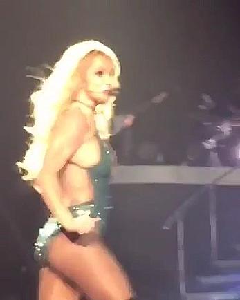 Britney Spears wardrobe malfunction at concert in Las Vegas