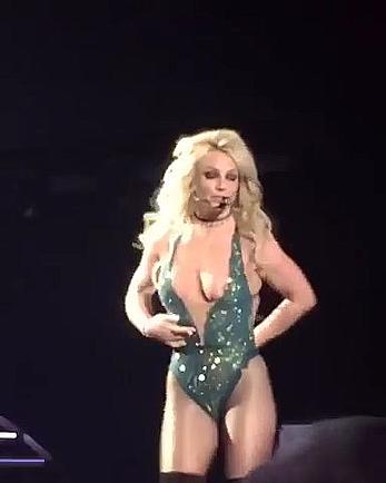Britney Spears wardrobe malfunction at concert in Las Vegas