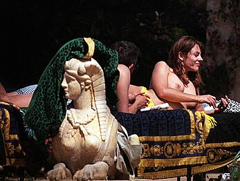 Elizabeth Hurley topless paparazzi photos