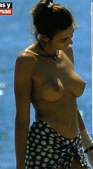 Elsa Anka caugt topless on a beach, shows her nude boobs and ass.