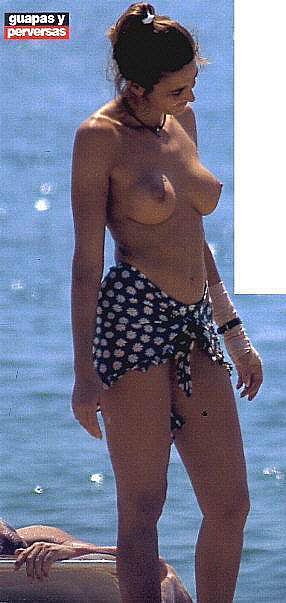 Elsa Anka caugt topless on a beach, shows her nude boobs and ass