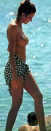 Elsa Anka caugt topless on a beach, shows her nude boobs and ass