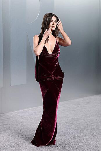 Emily Ratajkowski sideboob and celeavge at the 2026 Vanity Fair Oscar Party Hosted By Mark Guiducci