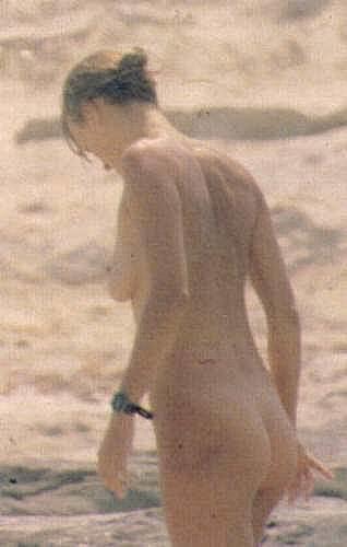 Emma Suarez fully nude on a beach and boat paparazzi pics