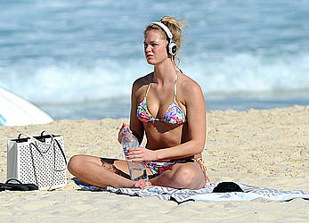 Erin Heatherton sexy a bikini at Coogee Beach