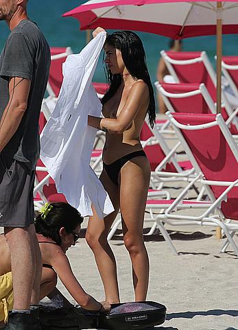 Giulia De Lellis topless during a photoshoot in Miami Beach
