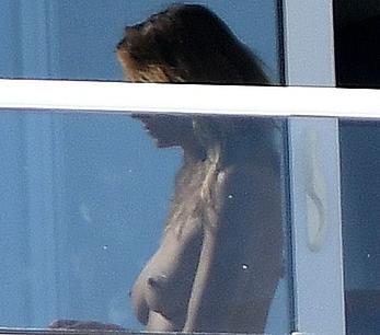 Heidi Klum topless on her hotel balcony in Miami