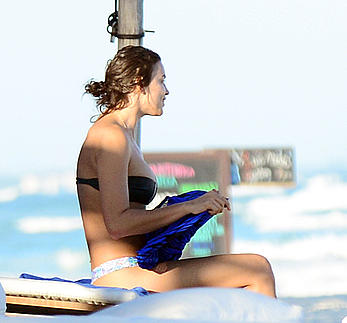 Irina Shayk shows her round ass in bikini in Mexico