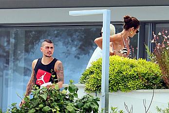 Izabel Goulart changing shows her nude tits in Saint-Tropez