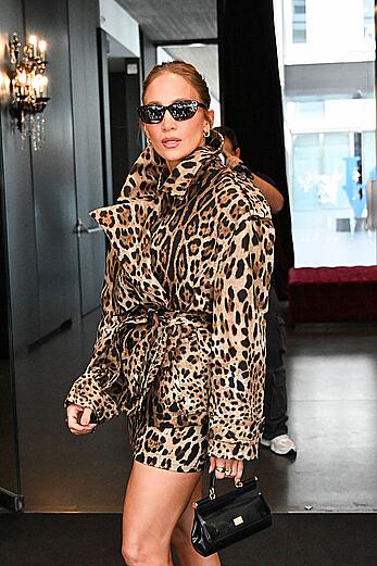Jennifer Lopez shows her legs in Milan during Fashion Week - September 23, 2026