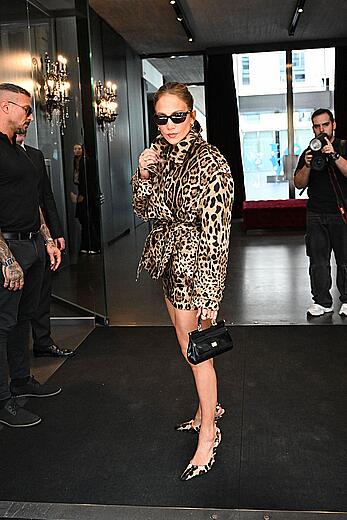 Jennifer Lopez shows her legs in Milan during Fashion Week - September 23, 2026