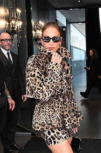 Jennifer Lopez shows her legs in Milan during Fashion Week - September 23, 2026
