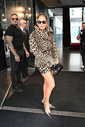 Jennifer Lopez shows her legs in Milan during Fashion Week - September 23, 2026