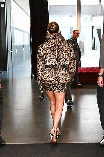 Jennifer Lopez shows her legs in Milan during Fashion Week - September 23, 2026