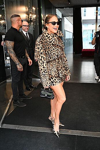 Jennifer Lopez shows her legs in Milan during Fashion Week - September 23, 2026