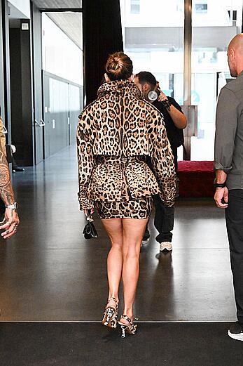 Jennifer Lopez shows her legs in Milan during Fashion Week - September 23, 2026