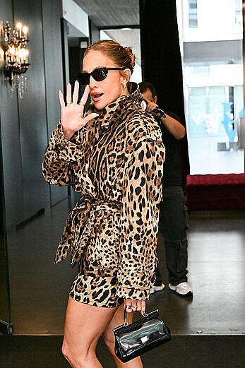 Jennifer Lopez shows her legs in Milan during Fashion Week - September 23, 2026
