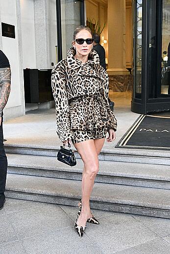 Jennifer Lopez shows her legs in Milan during Fashion Week - September 23, 2026