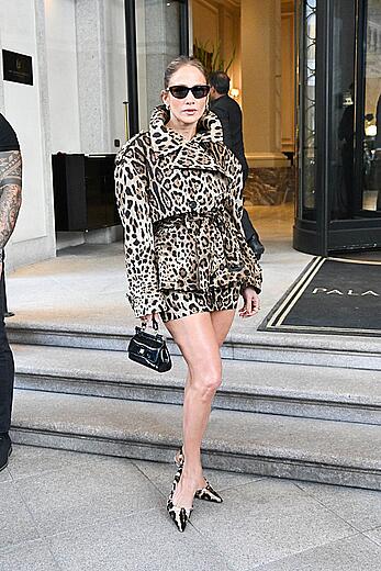Jennifer Lopez shows her legs in Milan during Fashion Week - September 23, 2026