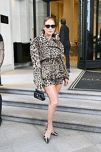 Jennifer Lopez shows her legs in Milan during Fashion Week - September 23, 2026