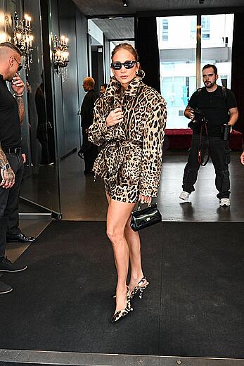 Jennifer Lopez shows her legs in Milan during Fashion Week - September 23, 2026