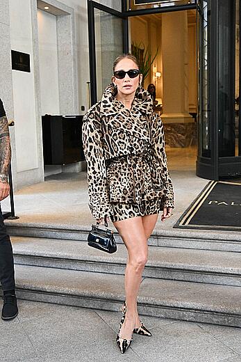 Jennifer Lopez shows her legs in Milan during Fashion Week - September 23, 2026