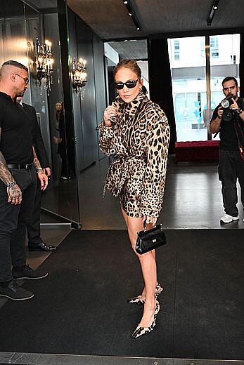 Jennifer Lopez shows her legs in Milan during Fashion Week - September 23, 2026
