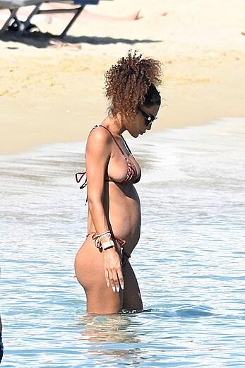 Jessica Aidi in thong bikini on the beach in Mykonos with Marco Verratti - August 01, 2026