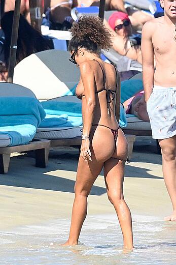 Jessica Aidi in thong bikini on the beach in Mykonos with Marco Verratti - August 01, 2026