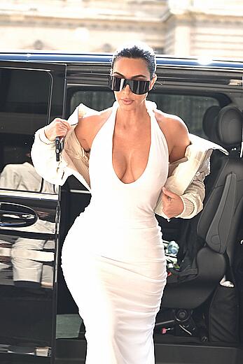 Kim Kardashian pokies at Celine Dion’s concert in Paris - September 16, 2026