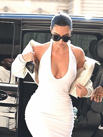 Kim Kardashian pokies at Celine Dion’s concert in Paris - September 16, 2026