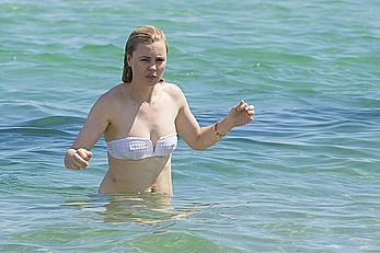 Melissa George pokies in white wet bikinii at a beach in St Tropez