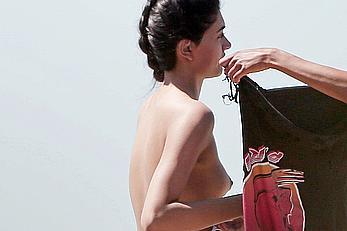 Neelam Gill changing on a beach during photoshoot shows her nude tits in Malibu beach