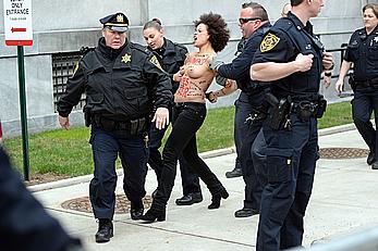 Nicolle Rochelle topless in public paparazzi photos