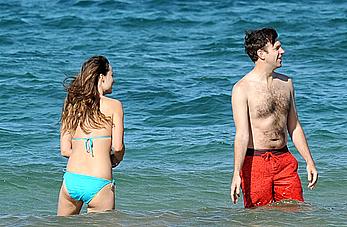 Olivia Wilde wearing a bikini at a beach in Maui, 120614  (9)