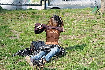 Rosy Dilettuso changing in public shows her nude tits