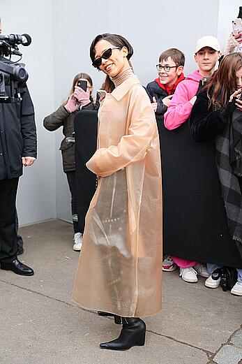 Taylor Russell pokies at Loewe Menswear Fall-Winter 2023-2024 show in Paris