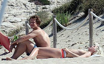 Teliz Alley girlfriend of Alfie Allen topless on a beach in Formentera
