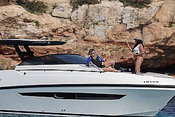 Wanda Nara tit slip in a swimsuit on the boat ride in the scenic waters of Ibiza