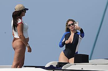 Wanda Nara tit slip in a swimsuit on the boat ride in the scenic waters of Ibiza