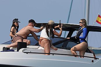 Wanda Nara tit slip in a swimsuit on the boat ride in the scenic waters of Ibiza