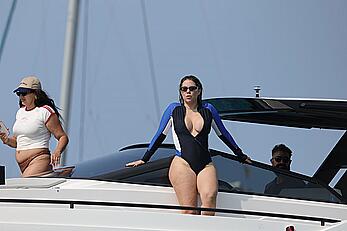 Wanda Nara tit slip in a swimsuit on the boat ride in the scenic waters of Ibiza